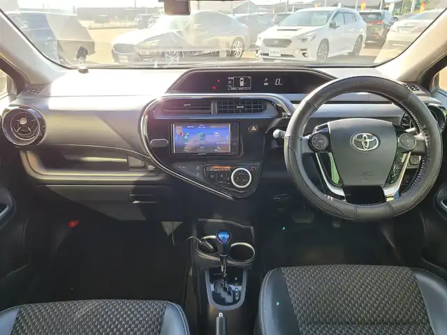 トヨタ アクア クロスオーバー 福岡県 2017(平29)年 6.7万km ブラックマイカ 社外ナビ/（CD/DVD/Bluetooth/フルセグTV)/バックカメラ/ETC/ハーフレザーシート/LEDヘッドライト/オートライト/トヨタセーフティセンス/　・オートハイビーム/　・プリクラッシュセーフティ/　・レーンディパーチャーアラート/　・先行車発進告知機能/ステアリングリモコン/オートエアコン/プッシュスタート/スマートキー