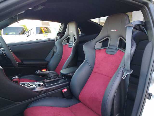 日産 ＧＴ－Ｒ ニスモ 静岡県 2016(平28)年 3.1万km アルティメイトメタルシルバー 2016Yモデル/NISMOスポーツリセッティング/純正コネクトナビ/フルセグテレビ/Bluetooth/AUX・USB・iPod/BOSEサウンドシステム/RECAROハーフレザー/ビルシュタイン製サスペンション/RAYZ製20インチアルミ/ADVAN NEOVA(AD09)/ブレンボ製キャリパー/クルーズコントロール/パドルシフト/ドライブレコーダー/スマートキー/フロアマット/ETC/新車保証書/取扱説明書/スポリセ保証書