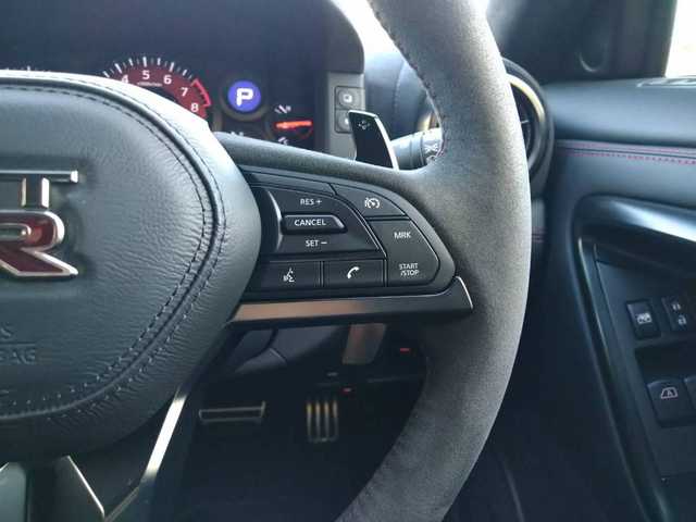 日産 ＧＴ－Ｒ ニスモ 静岡県 2016(平28)年 3.1万km アルティメイトメタルシルバー 2016Yモデル/NISMOスポーツリセッティング/純正コネクトナビ/フルセグテレビ/Bluetooth/AUX・USB・iPod/BOSEサウンドシステム/RECAROハーフレザー/ビルシュタイン製サスペンション/RAYZ製20インチアルミ/ADVAN NEOVA(AD09)/ブレンボ製キャリパー/クルーズコントロール/パドルシフト/ドライブレコーダー/スマートキー/フロアマット/ETC/新車保証書/取扱説明書/スポリセ保証書