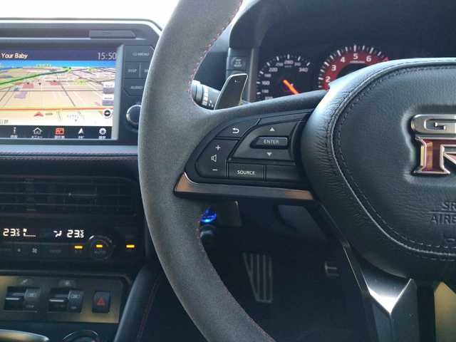 日産 ＧＴ－Ｒ ニスモ 静岡県 2016(平28)年 3.1万km アルティメイトメタルシルバー 2016Yモデル/NISMOスポーツリセッティング/純正コネクトナビ/フルセグテレビ/Bluetooth/AUX・USB・iPod/BOSEサウンドシステム/RECAROハーフレザー/ビルシュタイン製サスペンション/RAYZ製20インチアルミ/ADVAN NEOVA(AD09)/ブレンボ製キャリパー/クルーズコントロール/パドルシフト/ドライブレコーダー/スマートキー/フロアマット/ETC/新車保証書/取扱説明書/スポリセ保証書