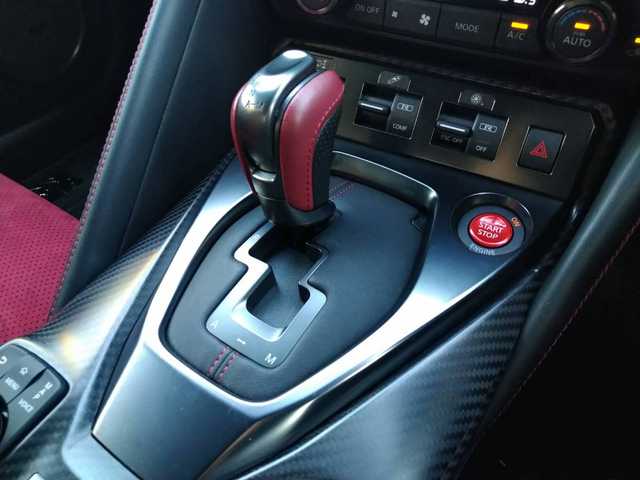 日産 ＧＴ－Ｒ ニスモ 静岡県 2016(平28)年 3.1万km アルティメイトメタルシルバー 2016Yモデル/NISMOスポーツリセッティング/純正コネクトナビ/フルセグテレビ/Bluetooth/AUX・USB・iPod/BOSEサウンドシステム/RECAROハーフレザー/ビルシュタイン製サスペンション/RAYZ製20インチアルミ/ADVAN NEOVA(AD09)/ブレンボ製キャリパー/クルーズコントロール/パドルシフト/ドライブレコーダー/スマートキー/フロアマット/ETC/新車保証書/取扱説明書/スポリセ保証書