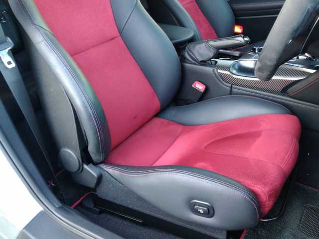 日産 ＧＴ－Ｒ ニスモ 静岡県 2016(平28)年 3.1万km アルティメイトメタルシルバー 2016Yモデル/NISMOスポーツリセッティング/純正コネクトナビ/フルセグテレビ/Bluetooth/AUX・USB・iPod/BOSEサウンドシステム/RECAROハーフレザー/ビルシュタイン製サスペンション/RAYZ製20インチアルミ/ADVAN NEOVA(AD09)/ブレンボ製キャリパー/クルーズコントロール/パドルシフト/ドライブレコーダー/スマートキー/フロアマット/ETC/新車保証書/取扱説明書/スポリセ保証書