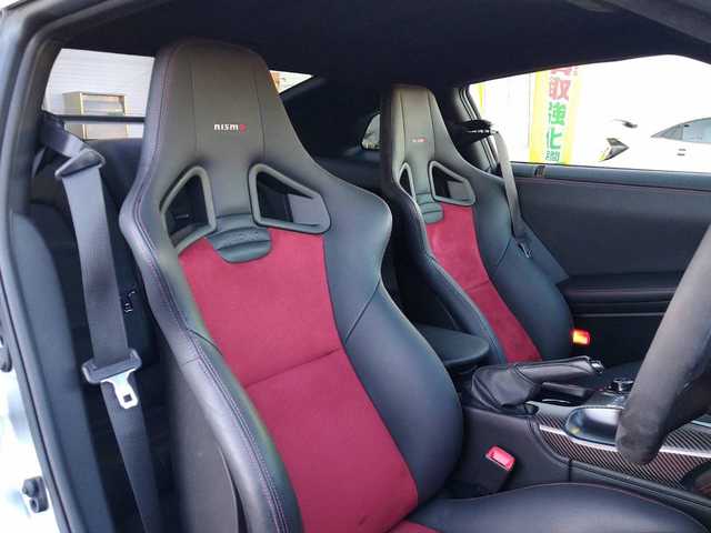 日産 ＧＴ－Ｒ ニスモ 静岡県 2016(平28)年 3.1万km アルティメイトメタルシルバー 2016Yモデル/NISMOスポーツリセッティング/純正コネクトナビ/フルセグテレビ/Bluetooth/AUX・USB・iPod/BOSEサウンドシステム/RECAROハーフレザー/ビルシュタイン製サスペンション/RAYZ製20インチアルミ/ADVAN NEOVA(AD09)/ブレンボ製キャリパー/クルーズコントロール/パドルシフト/ドライブレコーダー/スマートキー/フロアマット/ETC/新車保証書/取扱説明書/スポリセ保証書