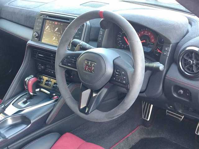 日産 ＧＴ－Ｒ ニスモ 静岡県 2016(平28)年 3.1万km アルティメイトメタルシルバー 2016Yモデル/NISMOスポーツリセッティング/純正コネクトナビ/フルセグテレビ/Bluetooth/AUX・USB・iPod/BOSEサウンドシステム/RECAROハーフレザー/ビルシュタイン製サスペンション/RAYZ製20インチアルミ/ADVAN NEOVA(AD09)/ブレンボ製キャリパー/クルーズコントロール/パドルシフト/ドライブレコーダー/スマートキー/フロアマット/ETC/新車保証書/取扱説明書/スポリセ保証書