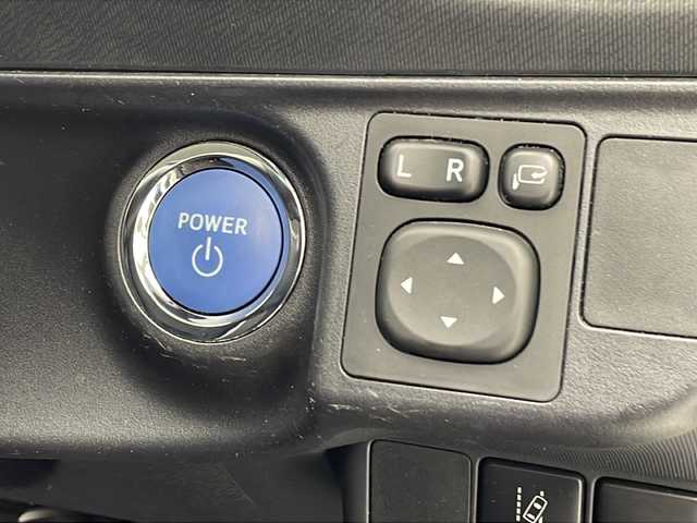 トヨタ アクア G 沖縄県 2016(平28)年 6.8万km ライムホワイトパールクリスタルシャイン 純正ナビ（NSZT-Y66T）/（フルセグＴＶ　ＤＶＤ　ＣＤ　ＳＤ　Ｂｌｕｅｔｏｏｔｈ）/バッククカメラ/ＥＴＣ/トヨタセーフティセンス/・衝突被害軽減ブレーキ (プリクラッシュセーフティ)																																																												/・車線はみ出しアラート (レーンディパーチャーアラート)																									/・自動ハイビーム (オートマチックハイビーム)																									/クルーズコントロール/モデリスタエアロ　/モデリスタ１５インチアルミホイール/LEDヘッドライト/オートライト/スマートキー/プッシュスタート/保証書