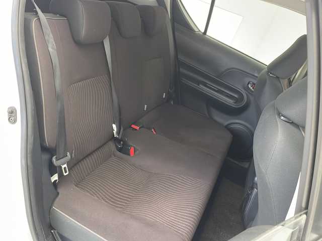 トヨタ アクア G 沖縄県 2016(平28)年 6.8万km ライムホワイトパールクリスタルシャイン 純正ナビ（NSZT-Y66T）/（フルセグＴＶ　ＤＶＤ　ＣＤ　ＳＤ　Ｂｌｕｅｔｏｏｔｈ）/バッククカメラ/ＥＴＣ/トヨタセーフティセンス/・衝突被害軽減ブレーキ (プリクラッシュセーフティ)																																																												/・車線はみ出しアラート (レーンディパーチャーアラート)																									/・自動ハイビーム (オートマチックハイビーム)																									/クルーズコントロール/モデリスタエアロ　/モデリスタ１５インチアルミホイール/LEDヘッドライト/オートライト/スマートキー/プッシュスタート/保証書