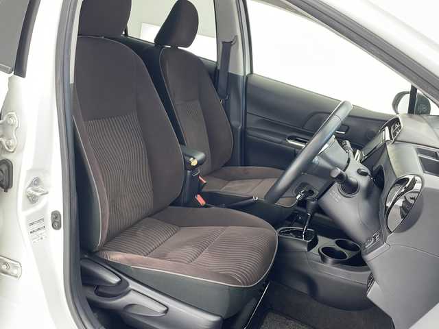 トヨタ アクア G 沖縄県 2016(平28)年 6.8万km ライムホワイトパールクリスタルシャイン 純正ナビ（NSZT-Y66T）/（フルセグＴＶ　ＤＶＤ　ＣＤ　ＳＤ　Ｂｌｕｅｔｏｏｔｈ）/バッククカメラ/ＥＴＣ/トヨタセーフティセンス/・衝突被害軽減ブレーキ (プリクラッシュセーフティ)																																																												/・車線はみ出しアラート (レーンディパーチャーアラート)																									/・自動ハイビーム (オートマチックハイビーム)																									/クルーズコントロール/モデリスタエアロ　/モデリスタ１５インチアルミホイール/LEDヘッドライト/オートライト/スマートキー/プッシュスタート/保証書