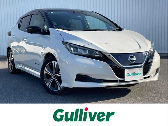 日産 リーフ X Vセレクション 滋賀県 2021(令3)年 5.5万km ブリリアントホワイトパール/スーパーブラック 2トーン 純正メモリナビ/・AM/FM/・USB/HDMI/・AppleCarPlay/・Bluetooth/・フルセグTV/アラウンドビューモニター/ステアリングスイッチ/革巻きステアリング/ステアリングヒーター/デジタルインナーミラー/ビルトインETC/前後ドライブレコーダー/プロパイロット/エマージェンシーブレーキ/車線逸脱警報/車線逸脱防止システム/後側方車両検知警報/後側方衝突防止支援システム/移動物検知/クロストラフィックアラート/ふらつき警報/コーナリングスタビリティアシスト/パーキングソナー/オートマチックヘッドライト/LEDヘッドライト/オートハイビーム/自動格納ミラー/充電ケーブル