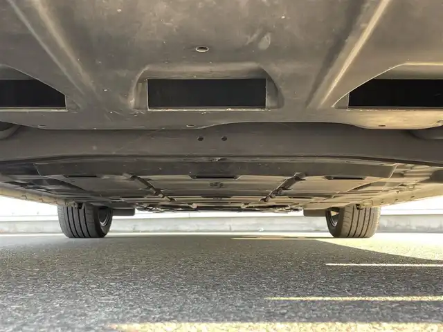 日産 リーフ X Vセレクション 滋賀県 2021(令3)年 5.5万km ブリリアントホワイトパール/スーパーブラック 2トーン 純正メモリナビ/・AM/FM/・USB/HDMI/・AppleCarPlay/・Bluetooth/・フルセグTV/アラウンドビューモニター/ステアリングスイッチ/革巻きステアリング/ステアリングヒーター/デジタルインナーミラー/ビルトインETC/前後ドライブレコーダー/プロパイロット/エマージェンシーブレーキ/車線逸脱警報/車線逸脱防止システム/後側方車両検知警報/後側方衝突防止支援システム/移動物検知/クロストラフィックアラート/ふらつき警報/コーナリングスタビリティアシスト/パーキングソナー/オートマチックヘッドライト/LEDヘッドライト/オートハイビーム/自動格納ミラー/充電ケーブル