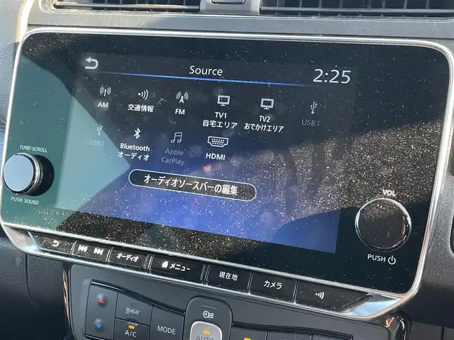 日産 リーフ X Vセレクション 滋賀県 2021(令3)年 5.5万km ブリリアントホワイトパール/スーパーブラック 2トーン 純正メモリナビ/・AM/FM/・USB/HDMI/・AppleCarPlay/・Bluetooth/・フルセグTV/アラウンドビューモニター/ステアリングスイッチ/革巻きステアリング/ステアリングヒーター/デジタルインナーミラー/ビルトインETC/前後ドライブレコーダー/プロパイロット/エマージェンシーブレーキ/車線逸脱警報/車線逸脱防止システム/後側方車両検知警報/後側方衝突防止支援システム/移動物検知/クロストラフィックアラート/ふらつき警報/コーナリングスタビリティアシスト/パーキングソナー/オートマチックヘッドライト/LEDヘッドライト/オートハイビーム/自動格納ミラー/充電ケーブル