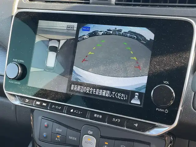 日産 リーフ X Vセレクション 滋賀県 2021(令3)年 5.5万km ブリリアントホワイトパール/スーパーブラック 2トーン 純正メモリナビ/・AM/FM/・USB/HDMI/・AppleCarPlay/・Bluetooth/・フルセグTV/アラウンドビューモニター/ステアリングスイッチ/革巻きステアリング/ステアリングヒーター/デジタルインナーミラー/ビルトインETC/前後ドライブレコーダー/プロパイロット/エマージェンシーブレーキ/車線逸脱警報/車線逸脱防止システム/後側方車両検知警報/後側方衝突防止支援システム/移動物検知/クロストラフィックアラート/ふらつき警報/コーナリングスタビリティアシスト/パーキングソナー/オートマチックヘッドライト/LEDヘッドライト/オートハイビーム/自動格納ミラー/充電ケーブル