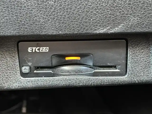 日産 リーフ X Vセレクション 滋賀県 2021(令3)年 5.5万km ブリリアントホワイトパール/スーパーブラック 2トーン 純正メモリナビ/・AM/FM/・USB/HDMI/・AppleCarPlay/・Bluetooth/・フルセグTV/アラウンドビューモニター/ステアリングスイッチ/革巻きステアリング/ステアリングヒーター/デジタルインナーミラー/ビルトインETC/前後ドライブレコーダー/プロパイロット/エマージェンシーブレーキ/車線逸脱警報/車線逸脱防止システム/後側方車両検知警報/後側方衝突防止支援システム/移動物検知/クロストラフィックアラート/ふらつき警報/コーナリングスタビリティアシスト/パーキングソナー/オートマチックヘッドライト/LEDヘッドライト/オートハイビーム/自動格納ミラー/充電ケーブル