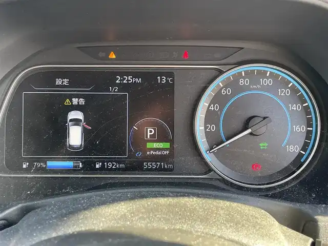 日産 リーフ X Vセレクション 滋賀県 2021(令3)年 5.5万km ブリリアントホワイトパール/スーパーブラック 2トーン 純正メモリナビ/・AM/FM/・USB/HDMI/・AppleCarPlay/・Bluetooth/・フルセグTV/アラウンドビューモニター/ステアリングスイッチ/革巻きステアリング/ステアリングヒーター/デジタルインナーミラー/ビルトインETC/前後ドライブレコーダー/プロパイロット/エマージェンシーブレーキ/車線逸脱警報/車線逸脱防止システム/後側方車両検知警報/後側方衝突防止支援システム/移動物検知/クロストラフィックアラート/ふらつき警報/コーナリングスタビリティアシスト/パーキングソナー/オートマチックヘッドライト/LEDヘッドライト/オートハイビーム/自動格納ミラー/充電ケーブル