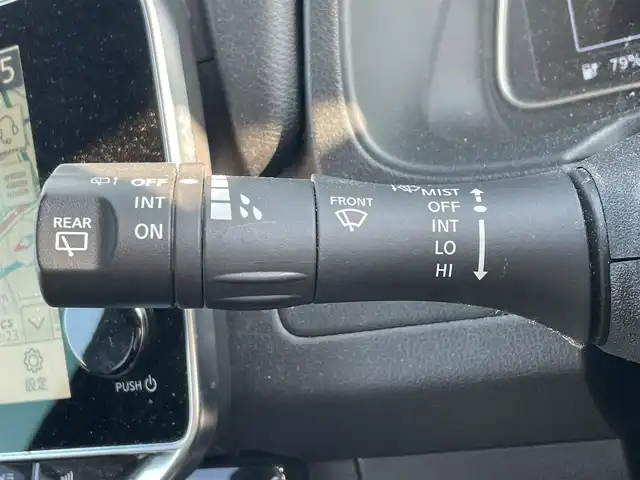 日産 リーフ X Vセレクション 滋賀県 2021(令3)年 5.5万km ブリリアントホワイトパール/スーパーブラック 2トーン 純正メモリナビ/・AM/FM/・USB/HDMI/・AppleCarPlay/・Bluetooth/・フルセグTV/アラウンドビューモニター/ステアリングスイッチ/革巻きステアリング/ステアリングヒーター/デジタルインナーミラー/ビルトインETC/前後ドライブレコーダー/プロパイロット/エマージェンシーブレーキ/車線逸脱警報/車線逸脱防止システム/後側方車両検知警報/後側方衝突防止支援システム/移動物検知/クロストラフィックアラート/ふらつき警報/コーナリングスタビリティアシスト/パーキングソナー/オートマチックヘッドライト/LEDヘッドライト/オートハイビーム/自動格納ミラー/充電ケーブル