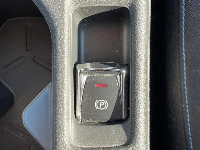 日産 リーフ X Vセレクション 滋賀県 2021(令3)年 5.5万km ブリリアントホワイトパール/スーパーブラック 2トーン 純正メモリナビ/・AM/FM/・USB/HDMI/・AppleCarPlay/・Bluetooth/・フルセグTV/アラウンドビューモニター/ステアリングスイッチ/革巻きステアリング/ステアリングヒーター/デジタルインナーミラー/ビルトインETC/前後ドライブレコーダー/プロパイロット/エマージェンシーブレーキ/車線逸脱警報/車線逸脱防止システム/後側方車両検知警報/後側方衝突防止支援システム/移動物検知/クロストラフィックアラート/ふらつき警報/コーナリングスタビリティアシスト/パーキングソナー/オートマチックヘッドライト/LEDヘッドライト/オートハイビーム/自動格納ミラー/充電ケーブル