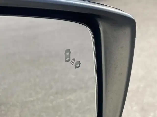 日産 リーフ X Vセレクション 滋賀県 2021(令3)年 5.5万km ブリリアントホワイトパール/スーパーブラック 2トーン 純正メモリナビ/・AM/FM/・USB/HDMI/・AppleCarPlay/・Bluetooth/・フルセグTV/アラウンドビューモニター/ステアリングスイッチ/革巻きステアリング/ステアリングヒーター/デジタルインナーミラー/ビルトインETC/前後ドライブレコーダー/プロパイロット/エマージェンシーブレーキ/車線逸脱警報/車線逸脱防止システム/後側方車両検知警報/後側方衝突防止支援システム/移動物検知/クロストラフィックアラート/ふらつき警報/コーナリングスタビリティアシスト/パーキングソナー/オートマチックヘッドライト/LEDヘッドライト/オートハイビーム/自動格納ミラー/充電ケーブル