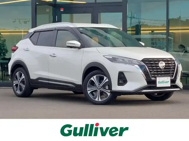 日産 キックス X ツートーンインテリアED 東京都 2022(令4)年 2万km ブリリアントホワイトパール エマージェンシーブレーキ/プロパイロット/車線逸脱防止支援/コーナーセンサー/アラウンドビューモニター/インテリジェントルームミラー/プッシュスタート/純正ナビ/フルセグTV/ETC/ドライブレコーダー/革シート/シートヒーター/ステアリングヒーター/LEDヘッドライト/オートライト/ドアバイザー/17インチ純正アルミホイール/スマートキー