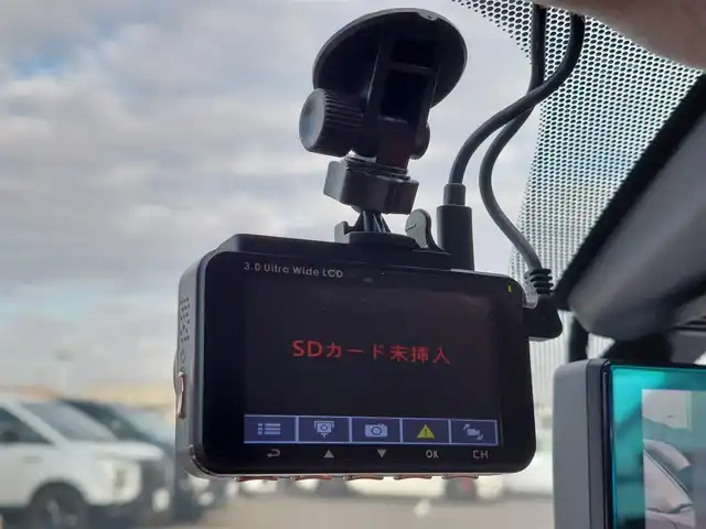 日産 キックス X ツートーンインテリアED 東京都 2022(令4)年 2万km ブリリアントホワイトパール エマージェンシーブレーキ/プロパイロット/車線逸脱防止支援/コーナーセンサー/アラウンドビューモニター/インテリジェントルームミラー/プッシュスタート/純正ナビ/フルセグTV/ETC/ドライブレコーダー/革シート/シートヒーター/ステアリングヒーター/LEDヘッドライト/オートライト/ドアバイザー/17インチ純正アルミホイール/スマートキー