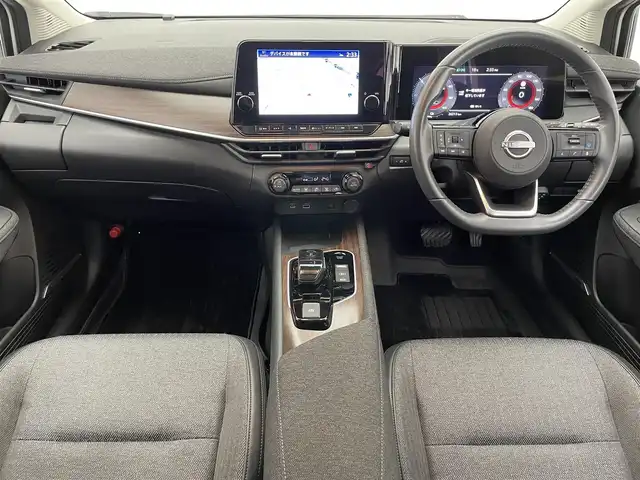 日産 オーラ G 愛知県 2022(令4)年 2.7万km ピュアホワイトパール / スーパーブラック 2トーン 純正９型ディスプレイ　ＢＯＳＥ　禁煙車　スマートルームミラー　プロパイロット　全方位カメラ　ＢＳＭ　フルセグ　ＨＤＭＩ　カープレイ　ＥＴＣ２．０　純正ドラレコ　ハーフレザー　衝突軽減　ワイヤレス充電　ＬＥＤライト　コーナーセンサー　オートハイビーム　ツートンカラー　純正フロアマット