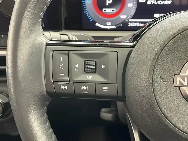 日産 オーラ G 愛知県 2022(令4)年 2.7万km ピュアホワイトパール / スーパーブラック 2トーン 純正９型ディスプレイ　ＢＯＳＥ　禁煙車　スマートルームミラー　プロパイロット　全方位カメラ　ＢＳＭ　フルセグ　ＨＤＭＩ　カープレイ　ＥＴＣ２．０　純正ドラレコ　ハーフレザー　衝突軽減　ワイヤレス充電　ＬＥＤライト　コーナーセンサー　オートハイビーム　ツートンカラー　純正フロアマット