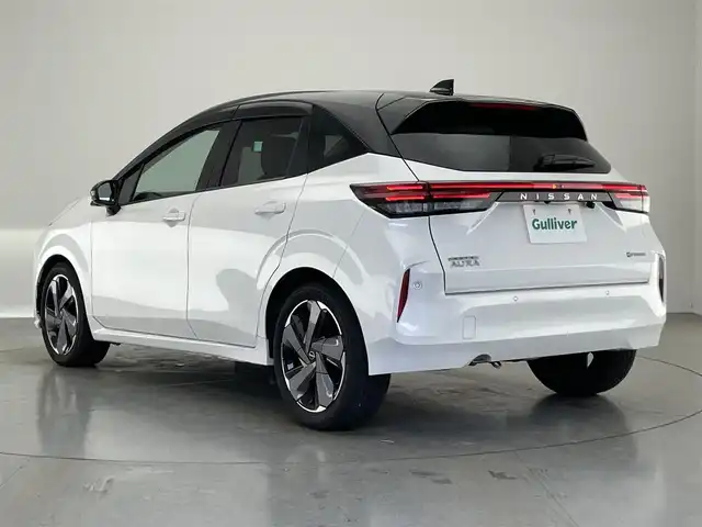 日産 オーラ G 愛知県 2022(令4)年 2.7万km ピュアホワイトパール / スーパーブラック 2トーン 純正９型ディスプレイ　ＢＯＳＥ　禁煙車　スマートルームミラー　プロパイロット　全方位カメラ　ＢＳＭ　フルセグ　ＨＤＭＩ　カープレイ　ＥＴＣ２．０　純正ドラレコ　ハーフレザー　衝突軽減　ワイヤレス充電　ＬＥＤライト　コーナーセンサー　オートハイビーム　ツートンカラー　純正フロアマット
