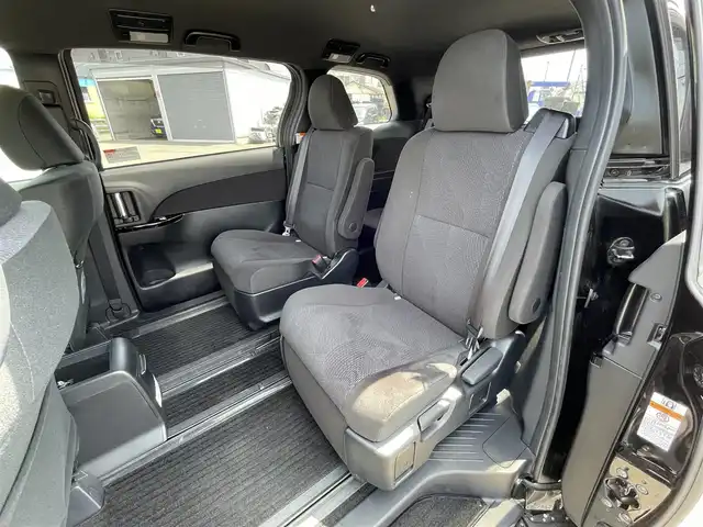 トヨタ エスティマ アエラス 道央・札幌 2019(平31)年 4.6万km ブラック ４WD/ワンオーナー/寒冷地仕様/純正ディーラーOPナビ/CD/DVD/BT/フルセグ/トヨタセーフティセンス/プリクラッシュセーフティ/横滑り防止装置/クルーズコントロール/レーンキープアシスト/クリアランスソナー/バックカメラ/ビルトインETC/ドライブレコーダー/センターデフロック/ワイパーデアイサー/両側パワースライドドア/パワーバックドア/2列目オットマン/革巻きステアリング/ステアリングリモコン/AC100V/MTモード付AT/プッシュスタート/スマートキー/LEDヘッドライト/オートライト/オートハイビーム/フォグランプ/電動格納ミラー/ウィンカーミラー/純正フロアマット/ドアバイザー/社外AW付冬タイヤ積込/215/60/R17/2021年/山7mm/TRDフロント/リヤエアロ