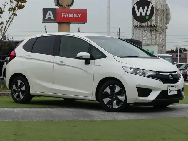 ホンダ フィット ハイブリット L ホンダセンシング 千葉県 2017(平29)年 5.2万km プレミアムホワイトパールⅡ CTBA（シティブレーキアクティブシステム）　/純正メモリーナビ/地デジTV/【DVD/CD再生機能　Bluetooth接続】/バックカメラ/ハーフレザーシート/革巻きステアリング/ETC/LEDヘッドライト/ウインカーミラー/サイド/カーテンエアバッグ/Honda スマートキー