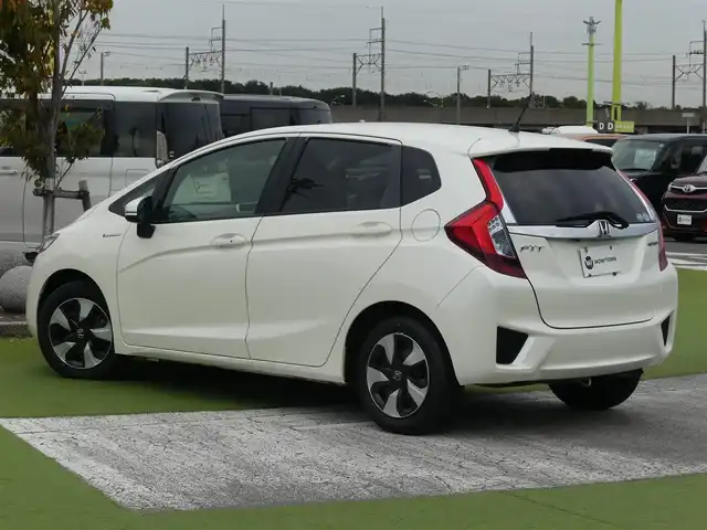 ホンダ フィット ハイブリット L ホンダセンシング 千葉県 2017(平29)年 5.2万km プレミアムホワイトパールⅡ CTBA（シティブレーキアクティブシステム）　/純正メモリーナビ/地デジTV/【DVD/CD再生機能　Bluetooth接続】/バックカメラ/ハーフレザーシート/革巻きステアリング/ETC/LEDヘッドライト/ウインカーミラー/サイド/カーテンエアバッグ/Honda スマートキー