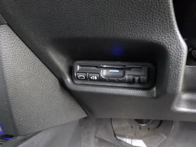 ホンダ フィット ハイブリット L ホンダセンシング 千葉県 2017(平29)年 5.2万km プレミアムホワイトパールⅡ CTBA（シティブレーキアクティブシステム）　/純正メモリーナビ/地デジTV/【DVD/CD再生機能　Bluetooth接続】/バックカメラ/ハーフレザーシート/革巻きステアリング/ETC/LEDヘッドライト/ウインカーミラー/サイド/カーテンエアバッグ/Honda スマートキー