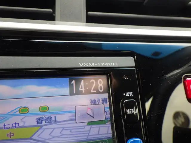 ホンダ フィット ハイブリット L ホンダセンシング 千葉県 2017(平29)年 5.2万km プレミアムホワイトパールⅡ CTBA（シティブレーキアクティブシステム）　/純正メモリーナビ/地デジTV/【DVD/CD再生機能　Bluetooth接続】/バックカメラ/ハーフレザーシート/革巻きステアリング/ETC/LEDヘッドライト/ウインカーミラー/サイド/カーテンエアバッグ/Honda スマートキー