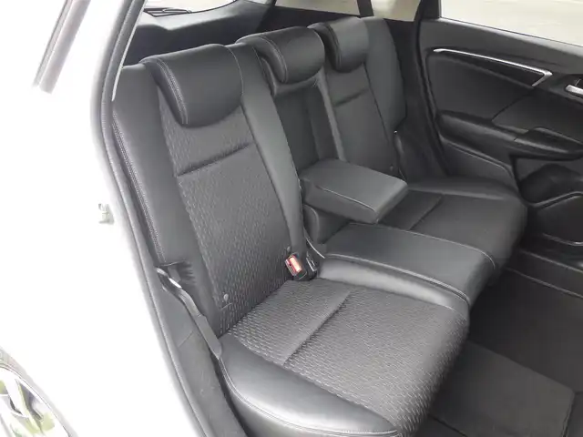 ホンダ フィット ハイブリット L ホンダセンシング 千葉県 2017(平29)年 5.2万km プレミアムホワイトパールⅡ CTBA（シティブレーキアクティブシステム）　/純正メモリーナビ/地デジTV/【DVD/CD再生機能　Bluetooth接続】/バックカメラ/ハーフレザーシート/革巻きステアリング/ETC/LEDヘッドライト/ウインカーミラー/サイド/カーテンエアバッグ/Honda スマートキー