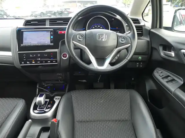 ホンダ フィット ハイブリット L ホンダセンシング 千葉県 2017(平29)年 5.2万km プレミアムホワイトパールⅡ CTBA（シティブレーキアクティブシステム）　/純正メモリーナビ/地デジTV/【DVD/CD再生機能　Bluetooth接続】/バックカメラ/ハーフレザーシート/革巻きステアリング/ETC/LEDヘッドライト/ウインカーミラー/サイド/カーテンエアバッグ/Honda スマートキー