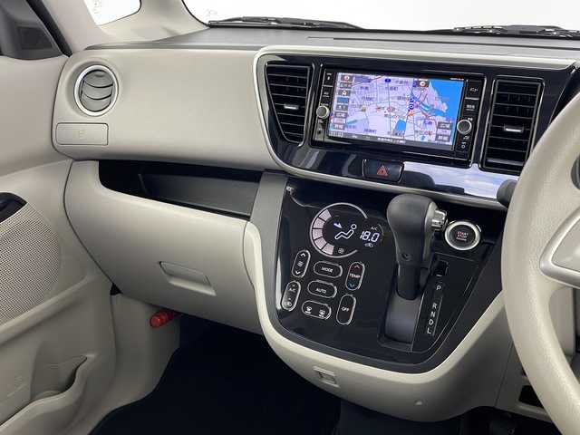 日産 デイズ ルークス X 福岡県 2017(平29)年 3.1万km ブラック 純正メモリナビ　/　フルセグTV/Bluetooth/CD/DVD/USB/アラウンドビューモニター/ETC/ドライブレコーダー(ZDR-012)/片側パワースライドドア/衝突被害軽減ブレーキ/横滑り防止装置/アイドリングストップ/禁煙車