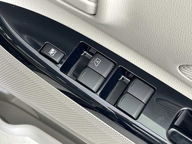 日産 デイズ ルークス X 福岡県 2017(平29)年 3.1万km ブラック 純正メモリナビ　/　フルセグTV/Bluetooth/CD/DVD/USB/アラウンドビューモニター/ETC/ドライブレコーダー(ZDR-012)/片側パワースライドドア/衝突被害軽減ブレーキ/横滑り防止装置/アイドリングストップ/禁煙車