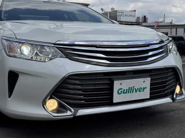 トヨタ カムリ ハイブリット レザーパッケージ 千葉県 2015(平27)年 2.8万km ホワイトパールクリスタルシャイン 純正メーカーナビ/フルセグTV/CD/DVD/SD/Bluetooth/バックカメラ/ビルトインETC/前ドラレコ/黒レザーシート/D/N席パワーシート/D/N席シートヒーター/置くだけ充電/革巻きステアリング/ウッドコンビステア/ステアリングリモコン/クルーズコントロール/HIDヘッドライト/フォグランプ/コーナーポール/プッシュスタート/純正フロアマット/新車時保証書/取扱説明書/スペアキー