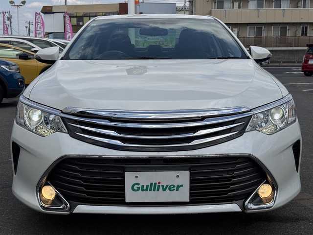 トヨタ カムリ ハイブリット レザーパッケージ 千葉県 2015(平27)年 2.8万km ホワイトパールクリスタルシャイン 純正メーカーナビ/フルセグTV/CD/DVD/SD/Bluetooth/バックカメラ/ビルトインETC/前ドラレコ/黒レザーシート/D/N席パワーシート/D/N席シートヒーター/置くだけ充電/革巻きステアリング/ウッドコンビステア/ステアリングリモコン/クルーズコントロール/HIDヘッドライト/フォグランプ/コーナーポール/プッシュスタート/純正フロアマット/新車時保証書/取扱説明書/スペアキー