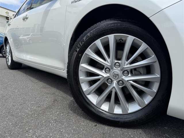 トヨタ カムリ ハイブリット レザーパッケージ 千葉県 2015(平27)年 2.8万km ホワイトパールクリスタルシャイン 純正メーカーナビ/フルセグTV/CD/DVD/SD/Bluetooth/バックカメラ/ビルトインETC/前ドラレコ/黒レザーシート/D/N席パワーシート/D/N席シートヒーター/置くだけ充電/革巻きステアリング/ウッドコンビステア/ステアリングリモコン/クルーズコントロール/HIDヘッドライト/フォグランプ/コーナーポール/プッシュスタート/純正フロアマット/新車時保証書/取扱説明書/スペアキー