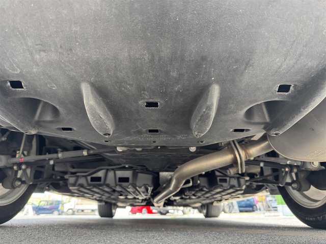 トヨタ カムリ ハイブリット レザーパッケージ 千葉県 2015(平27)年 2.8万km ホワイトパールクリスタルシャイン 純正メーカーナビ/フルセグTV/CD/DVD/SD/Bluetooth/バックカメラ/ビルトインETC/前ドラレコ/黒レザーシート/D/N席パワーシート/D/N席シートヒーター/置くだけ充電/革巻きステアリング/ウッドコンビステア/ステアリングリモコン/クルーズコントロール/HIDヘッドライト/フォグランプ/コーナーポール/プッシュスタート/純正フロアマット/新車時保証書/取扱説明書/スペアキー
