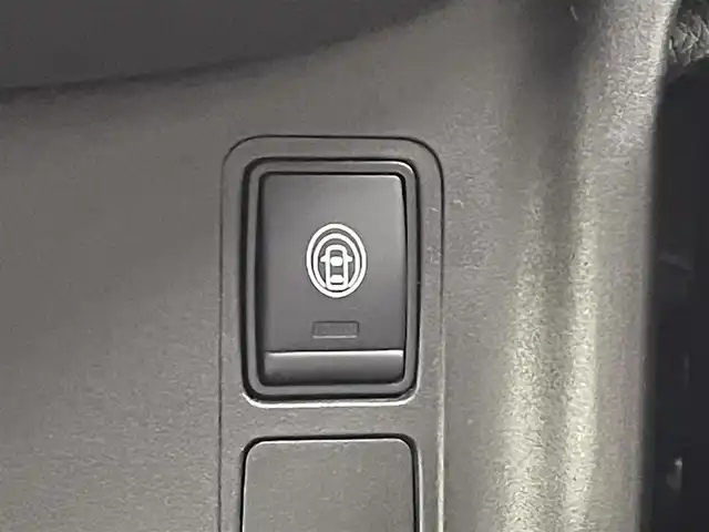 日産 セレナ e－パワー ハイウェイスター V 福井県 2020(令2)年 4.3万km ダイヤモンドブラック 純正SD10インチナビ　型式：MM519D-L/（Bluetooth/フルセグTV/CD/DVD/Blue-ray/FM/AM)/両側パワースライドドア/ハンズフリーパワースライドドア/コーナーセンサー/ブラインドスポットモニター/全方位運転支援システム/横滑り防止機能/クルーズコントロール/ETC/前方純正ドライブレコーダー　型式：DJ4-D/純正15インチアルミホイール/純正フロアマット/LEDヘッドライト/オートライト/ドアバイザー/ロールサンシェード/メーカー保証書/取扱説明書