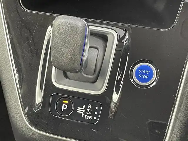 日産 セレナ e－パワー ハイウェイスター V 福井県 2020(令2)年 4.3万km ダイヤモンドブラック 純正SD10インチナビ　型式：MM519D-L/（Bluetooth/フルセグTV/CD/DVD/Blue-ray/FM/AM)/両側パワースライドドア/ハンズフリーパワースライドドア/コーナーセンサー/ブラインドスポットモニター/全方位運転支援システム/横滑り防止機能/クルーズコントロール/ETC/前方純正ドライブレコーダー　型式：DJ4-D/純正15インチアルミホイール/純正フロアマット/LEDヘッドライト/オートライト/ドアバイザー/ロールサンシェード/メーカー保証書/取扱説明書