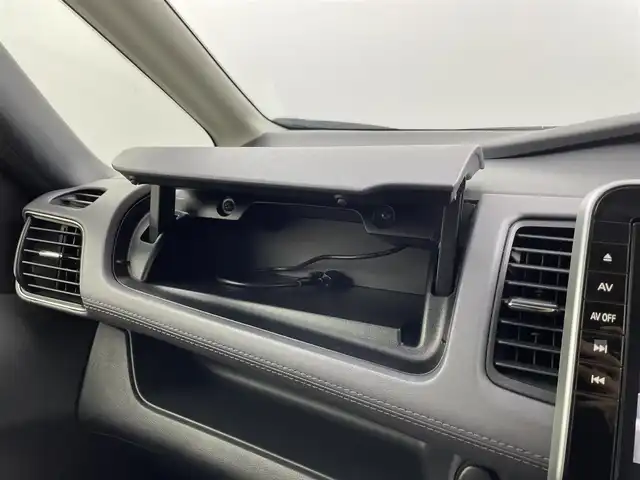 日産 セレナ e－パワー ハイウェイスター V 福井県 2020(令2)年 4.3万km ダイヤモンドブラック 純正SD10インチナビ　型式：MM519D-L/（Bluetooth/フルセグTV/CD/DVD/Blue-ray/FM/AM)/両側パワースライドドア/ハンズフリーパワースライドドア/コーナーセンサー/ブラインドスポットモニター/全方位運転支援システム/横滑り防止機能/クルーズコントロール/ETC/前方純正ドライブレコーダー　型式：DJ4-D/純正15インチアルミホイール/純正フロアマット/LEDヘッドライト/オートライト/ドアバイザー/ロールサンシェード/メーカー保証書/取扱説明書