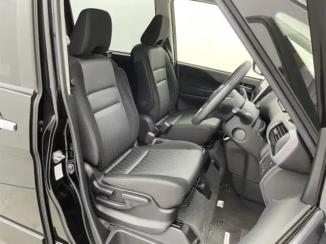 日産 セレナ e－パワー ハイウェイスター V 福井県 2020(令2)年 4.3万km ダイヤモンドブラック 純正SD10インチナビ　型式：MM519D-L/（Bluetooth/フルセグTV/CD/DVD/Blue-ray/FM/AM)/両側パワースライドドア/ハンズフリーパワースライドドア/コーナーセンサー/ブラインドスポットモニター/全方位運転支援システム/横滑り防止機能/クルーズコントロール/ETC/前方純正ドライブレコーダー　型式：DJ4-D/純正15インチアルミホイール/純正フロアマット/LEDヘッドライト/オートライト/ドアバイザー/ロールサンシェード/メーカー保証書/取扱説明書