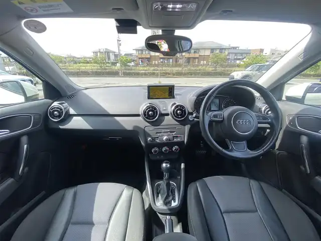 アウディ Ａ１ スポーツバック 1．4TFSI 福岡県 2012(平24)年 8.7万km 白 ・純正HDDナビ/Bluetooth/CD/・ハーフレザーシート/・ETC/・純正16AW/・プッシュスタート/・アイドリングストップ/・スマートキー/・スペアキー/・フルフラットシート/・オートライト/・保証書/・取扱説明書/・記録簿