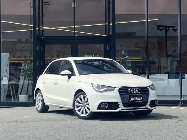 アウディ Ａ１ スポーツバック 1．4TFSI 福岡県 2012(平24)年 8.7万km 白 ・純正HDDナビ/Bluetooth/CD/・ハーフレザーシート/・ETC/・純正16AW/・プッシュスタート/・アイドリングストップ/・スマートキー/・スペアキー/・フルフラットシート/・オートライト/・保証書/・取扱説明書/・記録簿