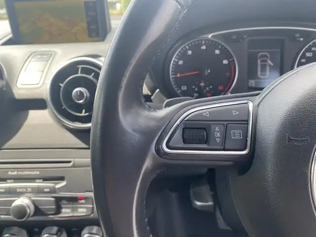 アウディ Ａ１ スポーツバック 1．4TFSI 福岡県 2012(平24)年 8.7万km 白 ・純正HDDナビ/Bluetooth/CD/・ハーフレザーシート/・ETC/・純正16AW/・プッシュスタート/・アイドリングストップ/・スマートキー/・スペアキー/・フルフラットシート/・オートライト/・保証書/・取扱説明書/・記録簿