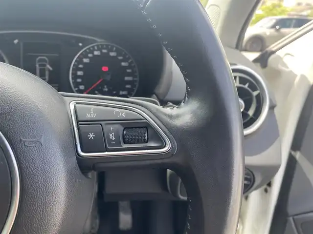 アウディ Ａ１ スポーツバック 1．4TFSI 福岡県 2012(平24)年 8.7万km 白 ・純正HDDナビ/Bluetooth/CD/・ハーフレザーシート/・ETC/・純正16AW/・プッシュスタート/・アイドリングストップ/・スマートキー/・スペアキー/・フルフラットシート/・オートライト/・保証書/・取扱説明書/・記録簿
