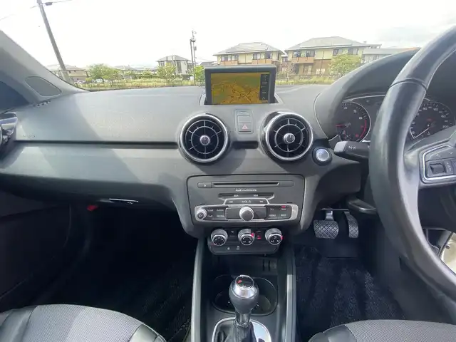 アウディ Ａ１ スポーツバック 1．4TFSI 福岡県 2012(平24)年 8.7万km 白 ・純正HDDナビ/Bluetooth/CD/・ハーフレザーシート/・ETC/・純正16AW/・プッシュスタート/・アイドリングストップ/・スマートキー/・スペアキー/・フルフラットシート/・オートライト/・保証書/・取扱説明書/・記録簿
