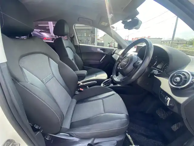 アウディ Ａ１ スポーツバック 1．4TFSI 福岡県 2012(平24)年 8.7万km 白 ・純正HDDナビ/Bluetooth/CD/・ハーフレザーシート/・ETC/・純正16AW/・プッシュスタート/・アイドリングストップ/・スマートキー/・スペアキー/・フルフラットシート/・オートライト/・保証書/・取扱説明書/・記録簿
