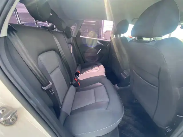 アウディ Ａ１ スポーツバック 1．4TFSI 福岡県 2012(平24)年 8.7万km 白 ・純正HDDナビ/Bluetooth/CD/・ハーフレザーシート/・ETC/・純正16AW/・プッシュスタート/・アイドリングストップ/・スマートキー/・スペアキー/・フルフラットシート/・オートライト/・保証書/・取扱説明書/・記録簿