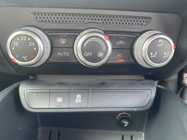 アウディ Ａ１ スポーツバック 1．4TFSI 福岡県 2012(平24)年 8.7万km 白 ・純正HDDナビ/Bluetooth/CD/・ハーフレザーシート/・ETC/・純正16AW/・プッシュスタート/・アイドリングストップ/・スマートキー/・スペアキー/・フルフラットシート/・オートライト/・保証書/・取扱説明書/・記録簿